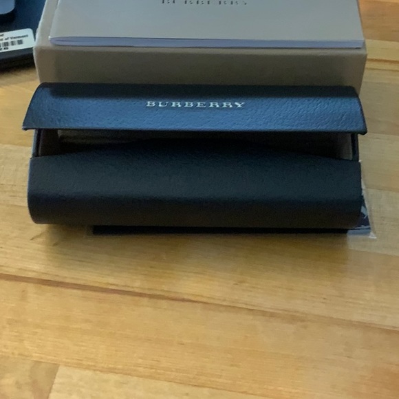 Burberry all inclusive sunglasses - Picture 7 of 12